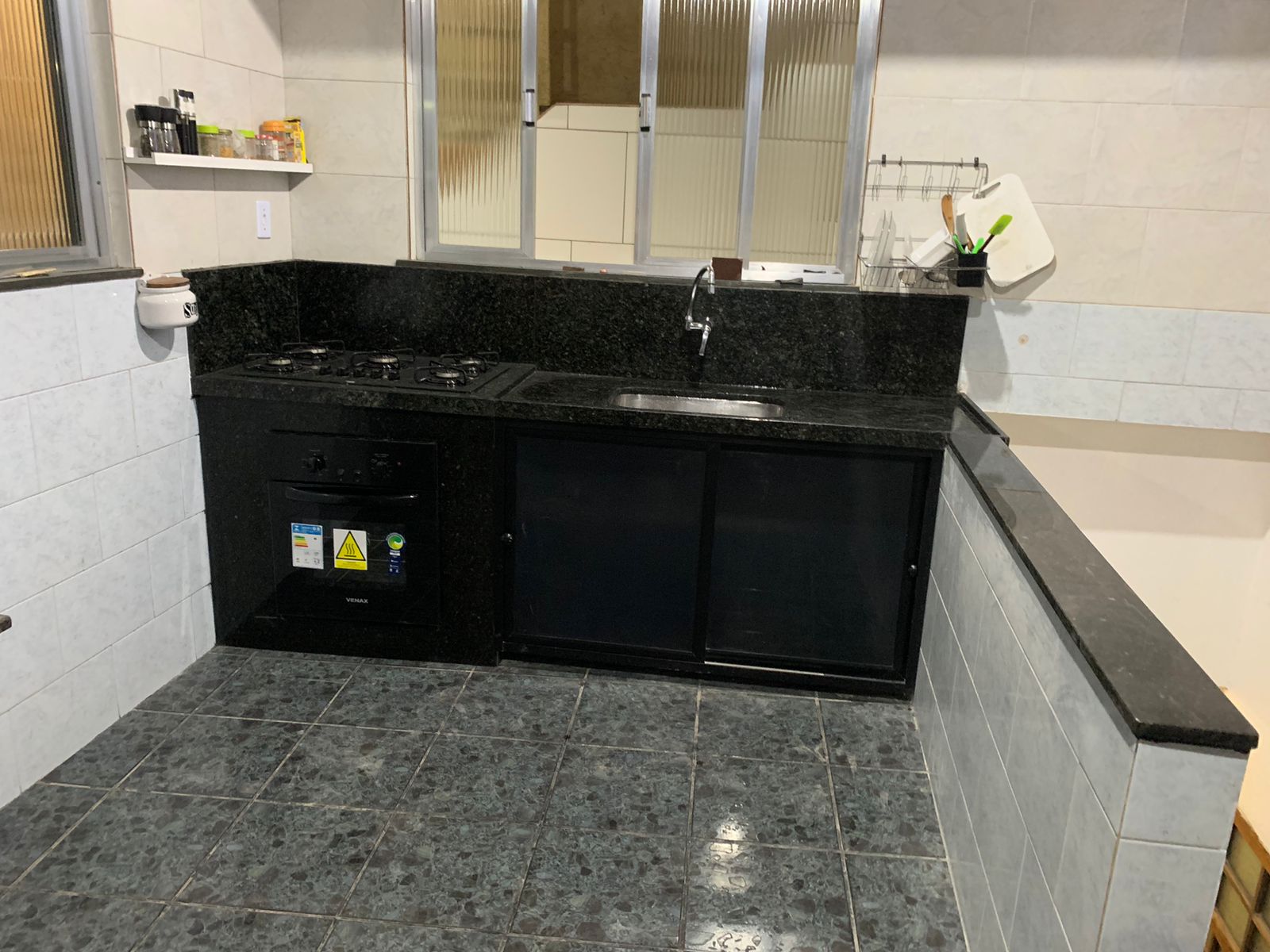 Área Gourmet com Bancada em Granito Preto